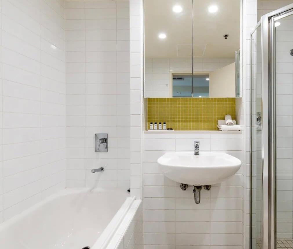 Glenelg Oasis, Pool, Gym, Spa & Sauna, Free Parking, City Views Eksteriør billede